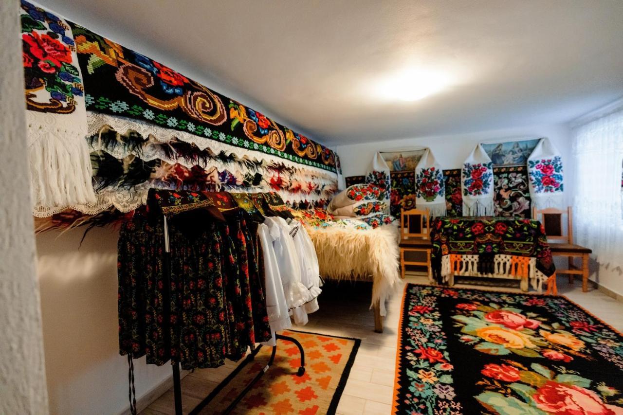 Pensiunea Hai In Maramures Bîrsana Exterior foto
